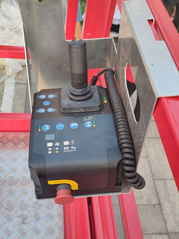 Plataforma de tijera para terreno difícil, Serie XE-RT